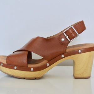 clarks leather clogs